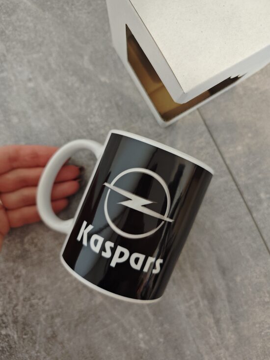 Krūze ar Opel logo un jebkuru vārdu (melna fona)