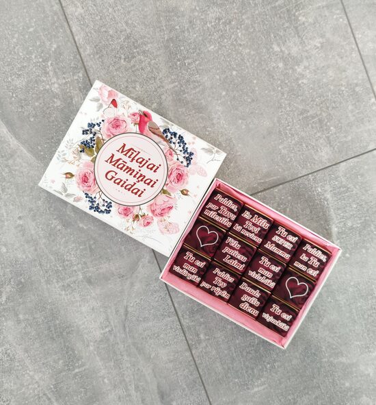 Dāvanu kaste Māmiņai ar jebkuru vārdu 