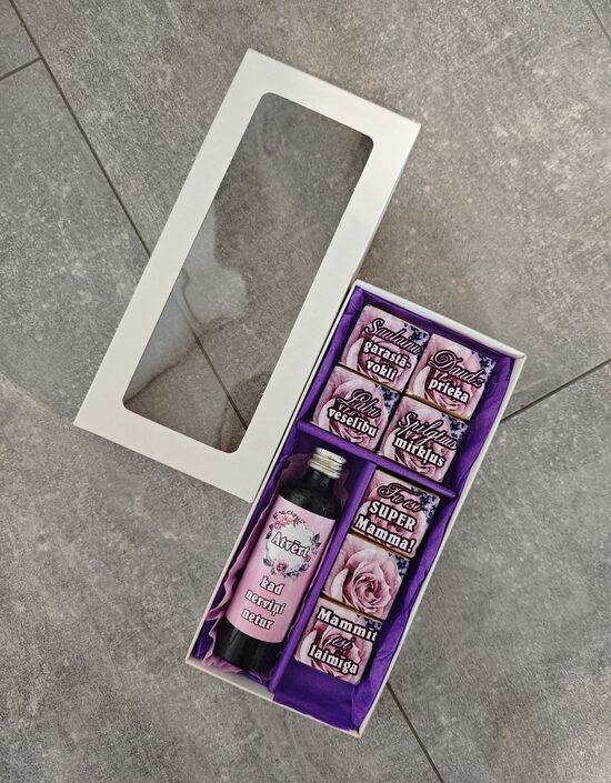 Dāvanu kaste Mammai 2 variants ar caurspīdīgu vāku 