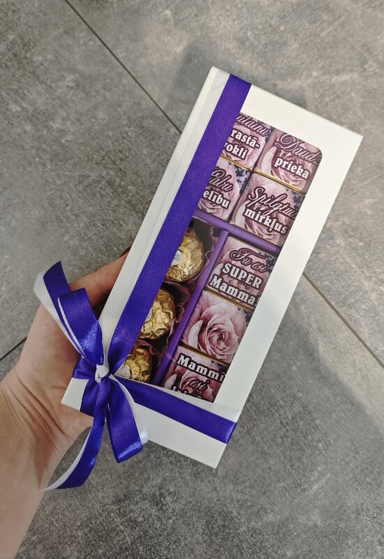 Dāvanu kaste ar caurlaidīgu lodziņu "Māmiņai"