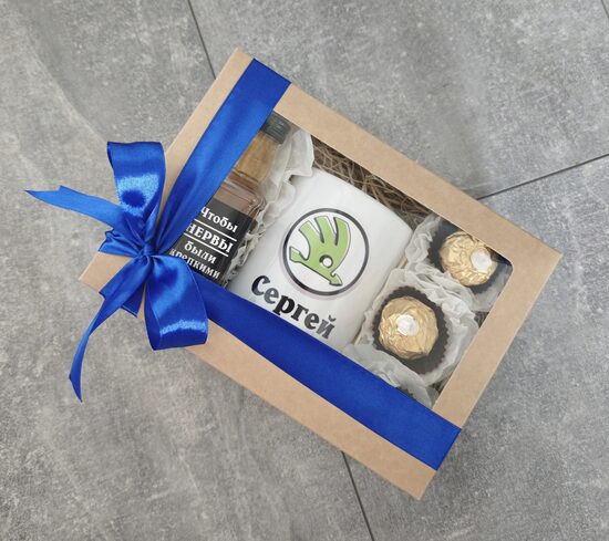 Komplekts ar Škoda logo un jebkuru vārdu 