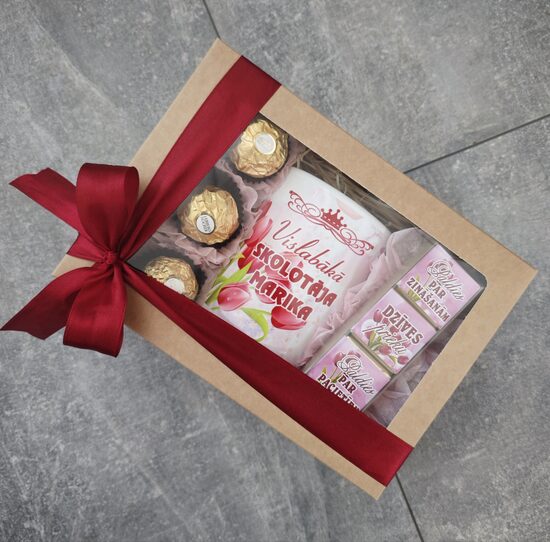 Komplekts ar krūzi Skolotājai (ar jebkuru vārdu)