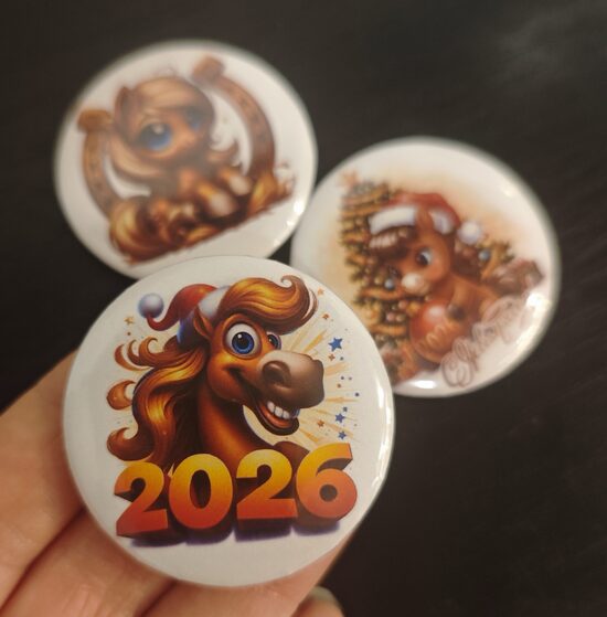 Nozīmīte "2026 ar zirgu"