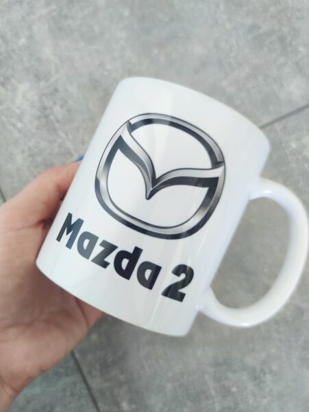 Krūze "Mazda ar jebkuru uzrakstu uz balta fona"